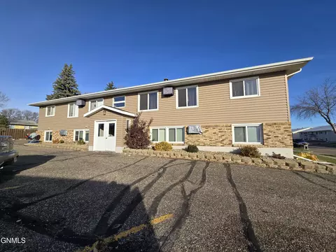 2406 N 8th St, Bismarck, ND 58503