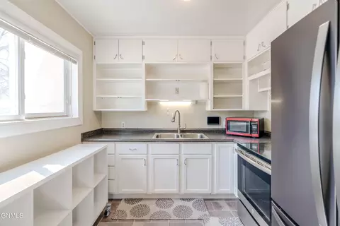 Kitchen - 909 E Avenue Ave E, Bismarck, ND 58501 photo 1 of 7