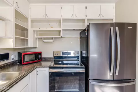 Kitchen - 909 E Avenue Ave E, Bismarck, ND 58501 photo 3 of 7