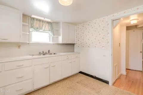 Kitchen - 909 E Avenue Ave E, Bismarck, ND 58501 photo 7 of 7