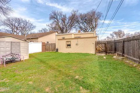 Exterior - 909 E Avenue Ave E, Bismarck, ND 58501 photo 4 of 9