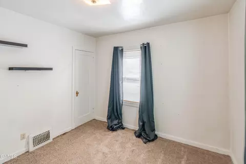 Bedroom - 909 E Avenue Ave E, Bismarck, ND 58501 photo 4 of 6