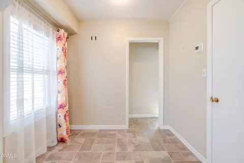 Entry Way - 909 E Avenue Ave E, Bismarck, ND 58501 photo 1 of 4