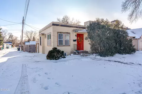 909 E Avenue Ave E, Bismarck, ND 58501