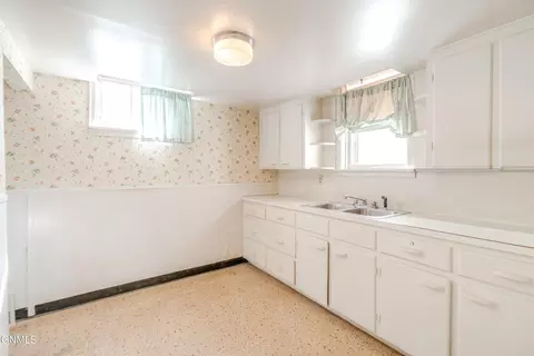 Kitchen - 909 E Avenue Ave E, Bismarck, ND 58501 photo 4 of 7