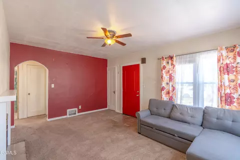 Living - 909 E Avenue Ave E, Bismarck, ND 58501 photo 2 of 4