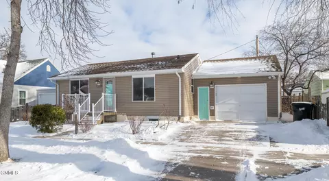 815 11th St N, Bismarck, ND 58501