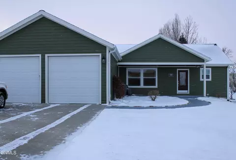 2705 2nd St NE, Watford City, ND 58854