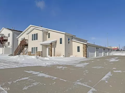 916 Lambton Ave, Bismarck, ND 58503