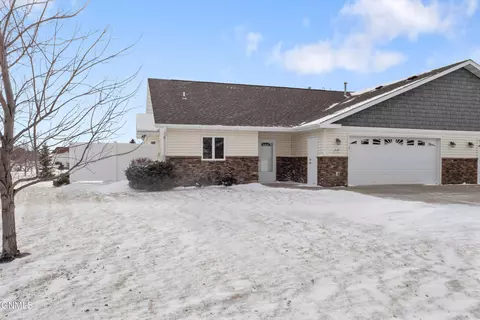 2129 Koch Dr, Bismarck, ND 58503
