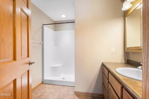 Bath - 2129 Koch Dr, Bismarck, ND 58503 photo 1 of 2