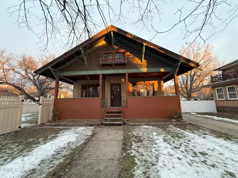 610 3rd St NW, Mandan, ND 58554