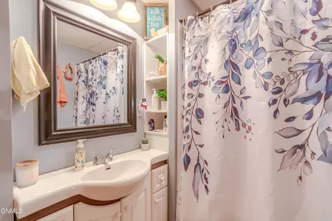 Bath - 2872 Warwick Loop, Bismarck, ND 58504 photo 4 of 5
