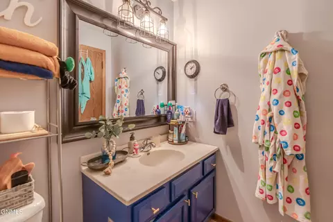 Bath - 2872 Warwick Loop, Bismarck, ND 58504 photo 3 of 5