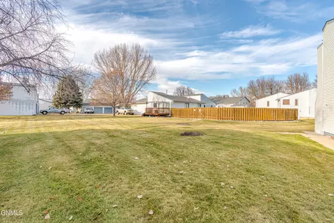 Exterior - 2872 Warwick Loop, Bismarck, ND 58504 photo 13 of 18