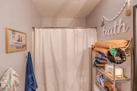 Bath - 2872 Warwick Loop, Bismarck, ND 58504 photo 2 of 5