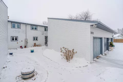 2872 Warwick Loop, Bismarck, ND 58504