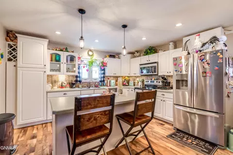 Kitchen - 2872 Warwick Loop, Bismarck, ND 58504 photo 5 of 9