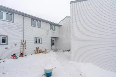 Exterior - 2872 Warwick Loop, Bismarck, ND 58504 photo 3 of 18