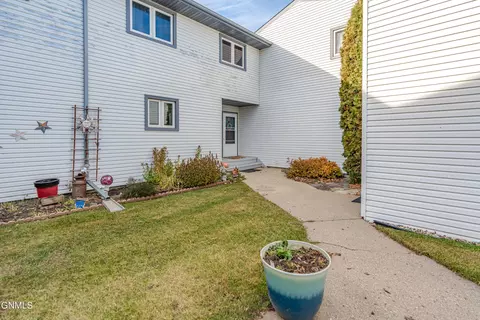 Exterior - 2872 Warwick Loop, Bismarck, ND 58504 photo 4 of 18