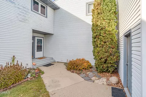 Exterior - 2872 Warwick Loop, Bismarck, ND 58504 photo 11 of 18