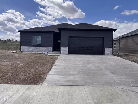 1203 Tara Ln SW, Watford City, ND 58854
