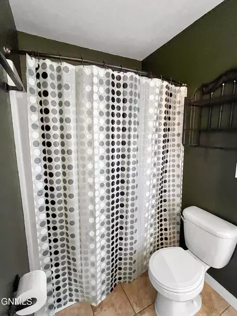 Bath - 2818 23rd St W, Williston, ND 58801 photo 5 of 5