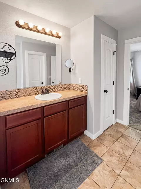 Bath - 2818 23rd St W, Williston, ND 58801 photo 3 of 5