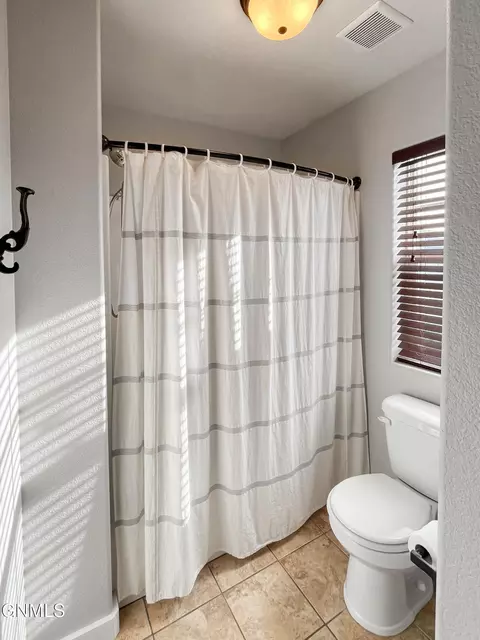 Bath - 2818 23rd St W, Williston, ND 58801 photo 2 of 5