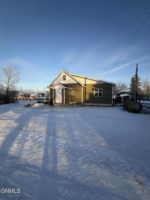 604 Robin St, Columbus, ND 58727