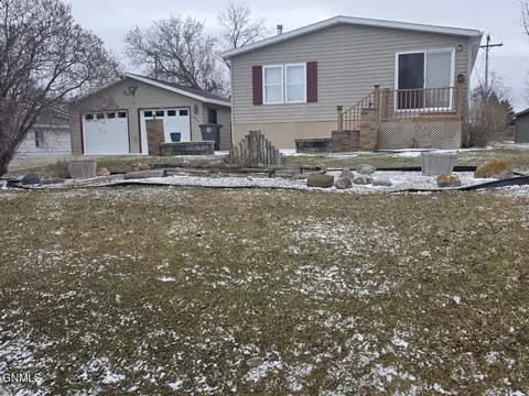 407 Main St, Max, ND 58759