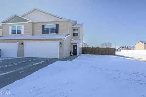 3200 Dortmund Dr, Bismarck, ND 58504