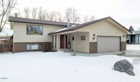 221 Estevan Dr, Bismarck, ND 58503