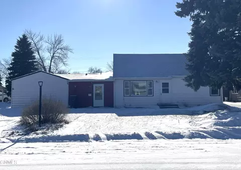 460 3rd St N, Carrington, ND 58421