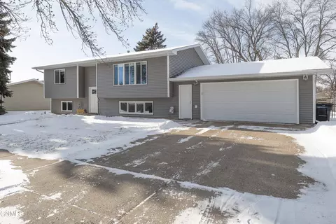 1318 Pocatello Dr, Bismarck, ND 58504