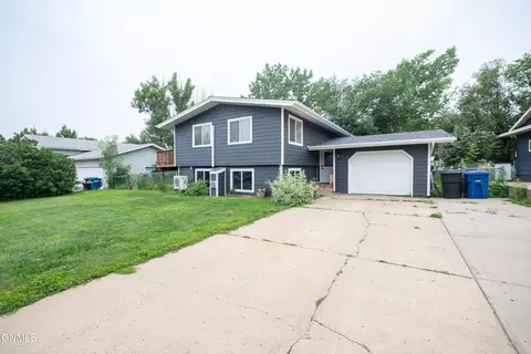 1469 2nd Ave E, Dickinson, ND 58601 photo 3