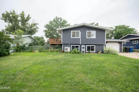 1469 2nd Ave E, Dickinson, ND 58601 photo 2