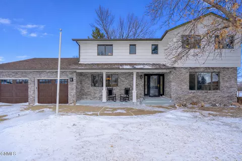 3505 Overlook Dr, Bismarck, ND 58503