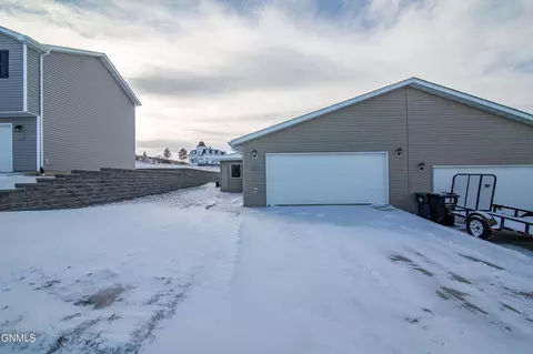 4511 Impala Ct NW, Mandan, ND 58554