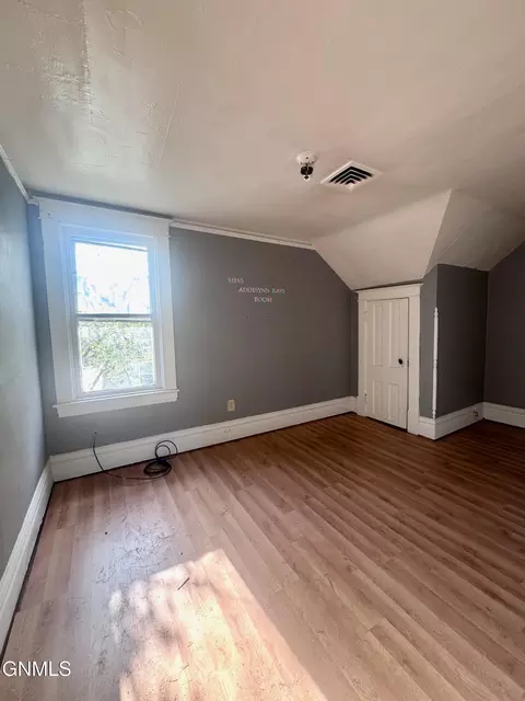 Bedroom - 134 E Broadway St, Dickinson, ND 58601 photo 6 of 8