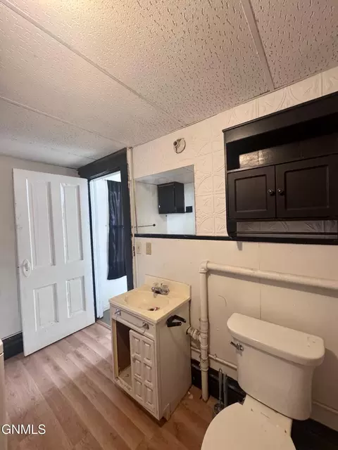 Bath - 134 E Broadway St, Dickinson, ND 58601 photo 3 of 5