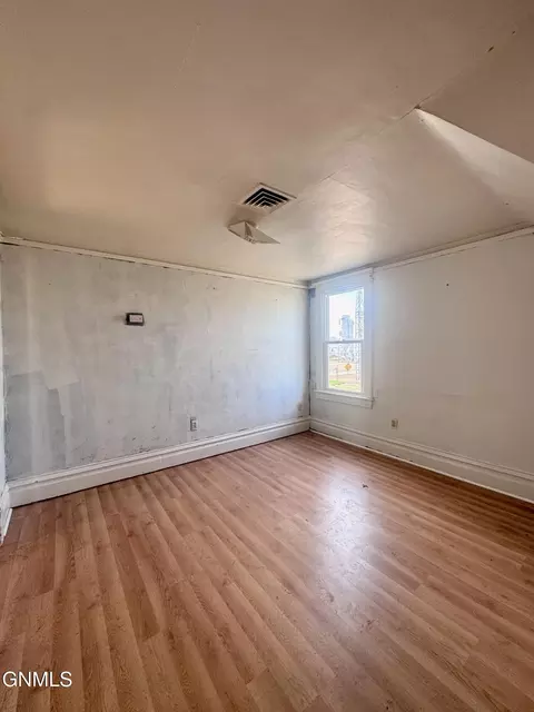 Bedroom - 134 E Broadway St, Dickinson, ND 58601 photo 4 of 8