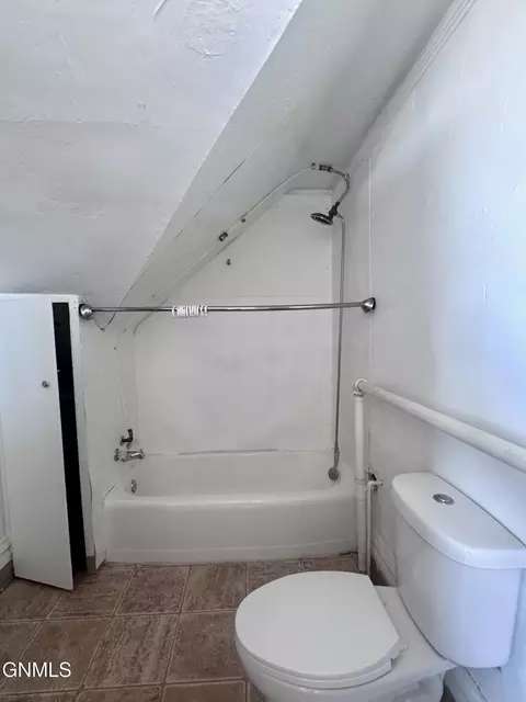 Bath - 134 E Broadway St, Dickinson, ND 58601 photo 5 of 5