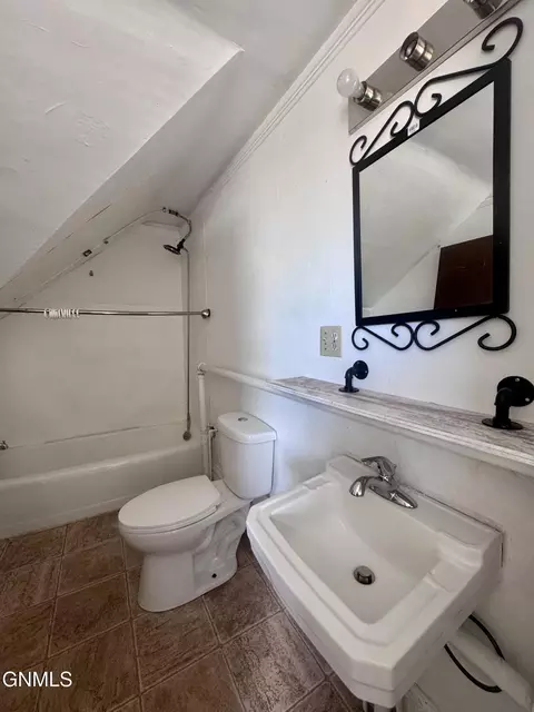 Bath - 134 E Broadway St, Dickinson, ND 58601 photo 4 of 5