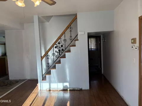 Entry Way - 715 4th St, Edgeley, ND 58433 photo 2 of 4