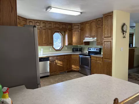 Kitchen - 715 4th St, Edgeley, ND 58433 photo 5 of 6
