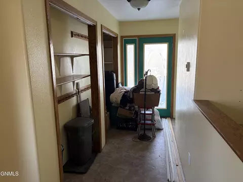 Entry Way - 715 4th St, Edgeley, ND 58433 photo 3 of 4