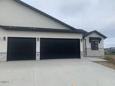 5303 Normandy St, Bismarck, ND 58503