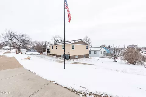 1001 2nd St NE, Mandan, ND 58554