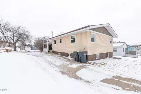 1001 2nd St NE, Mandan, ND 58554 photo 2